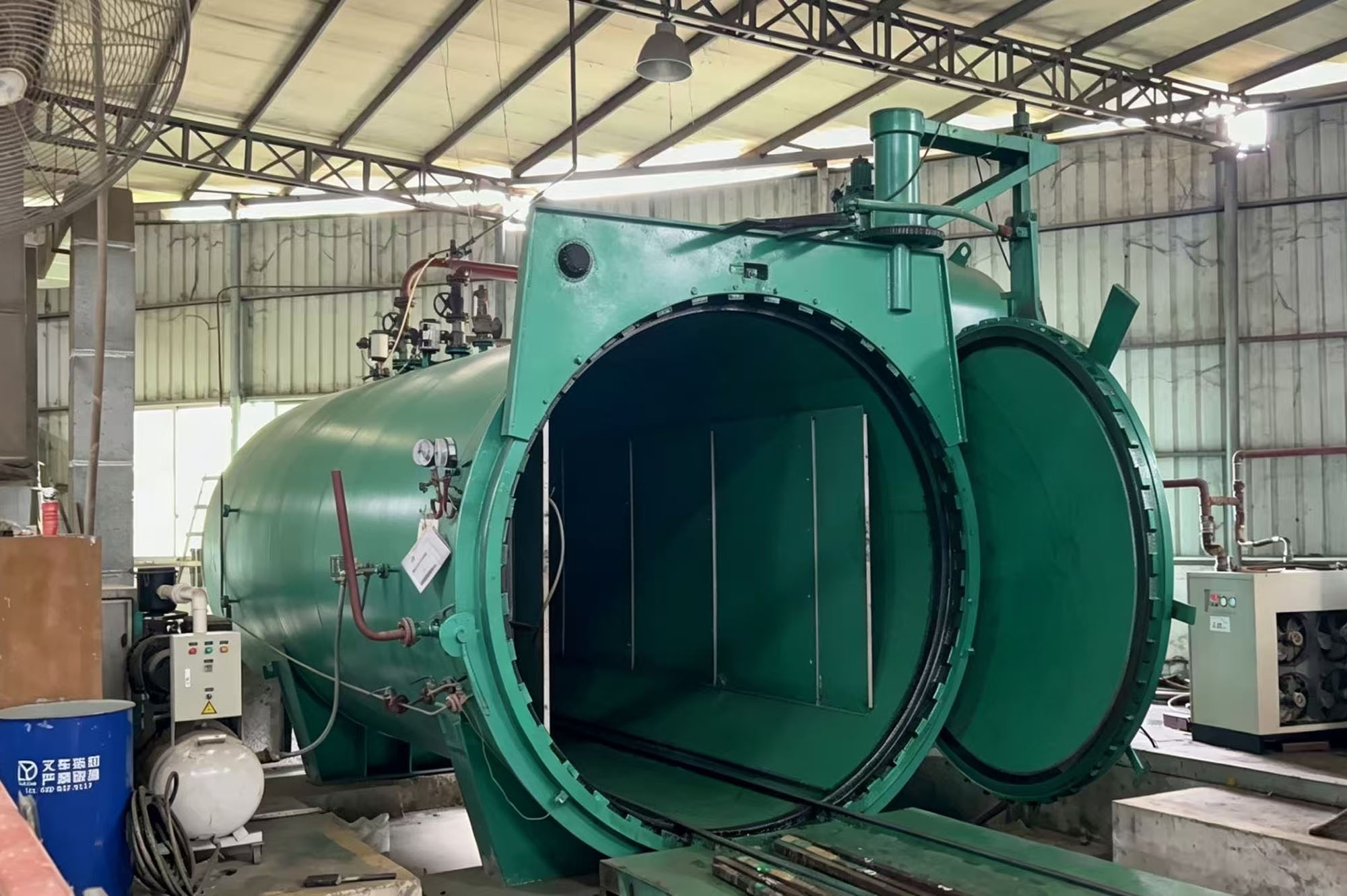 Experienced glass manufacturing team in China