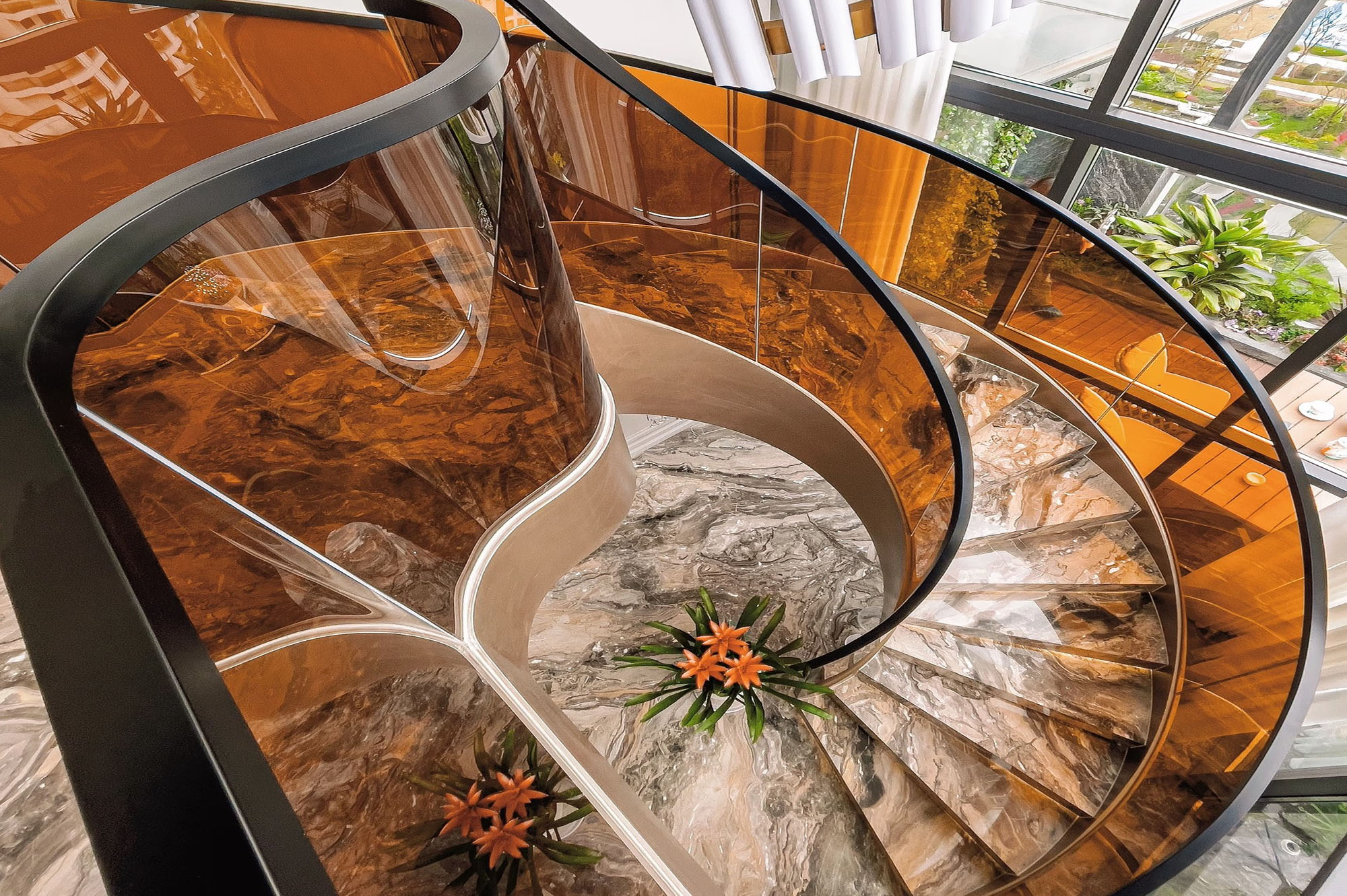 Curved glass railing for staircase projects