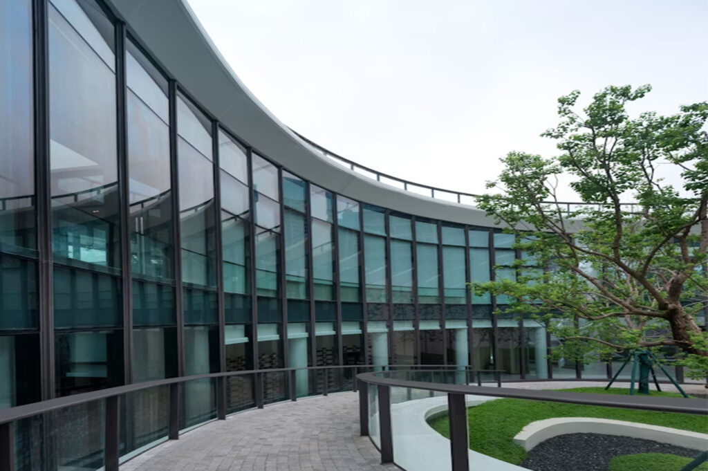 China curved glass supplier for construction projects