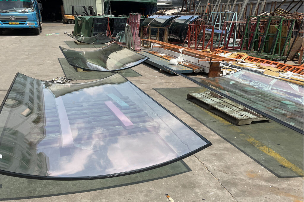 Curved insulated glass for modern architectural facades