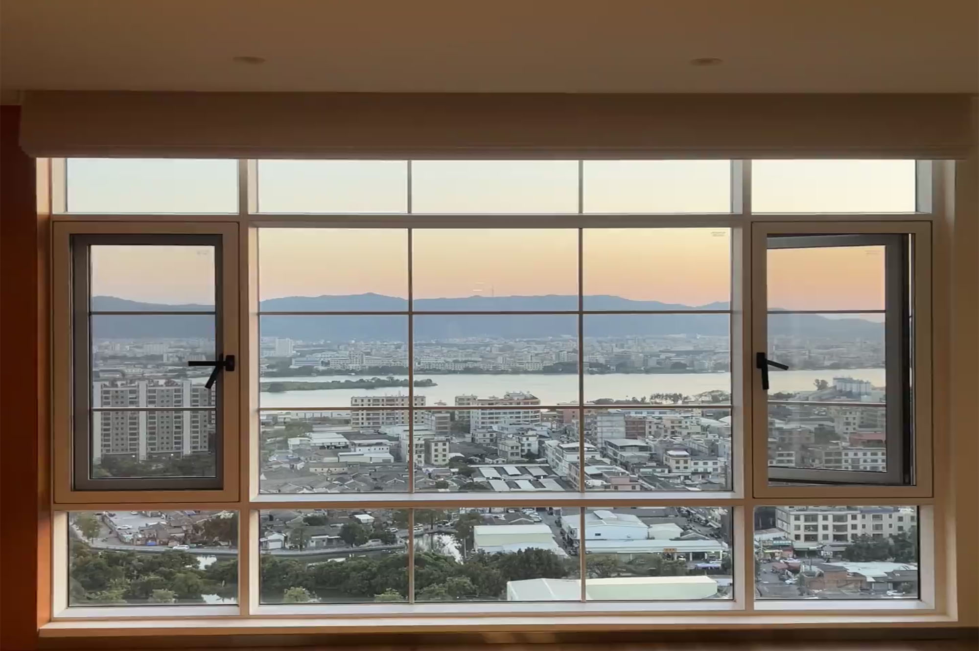 Modern insulated glass for luxury residential projects