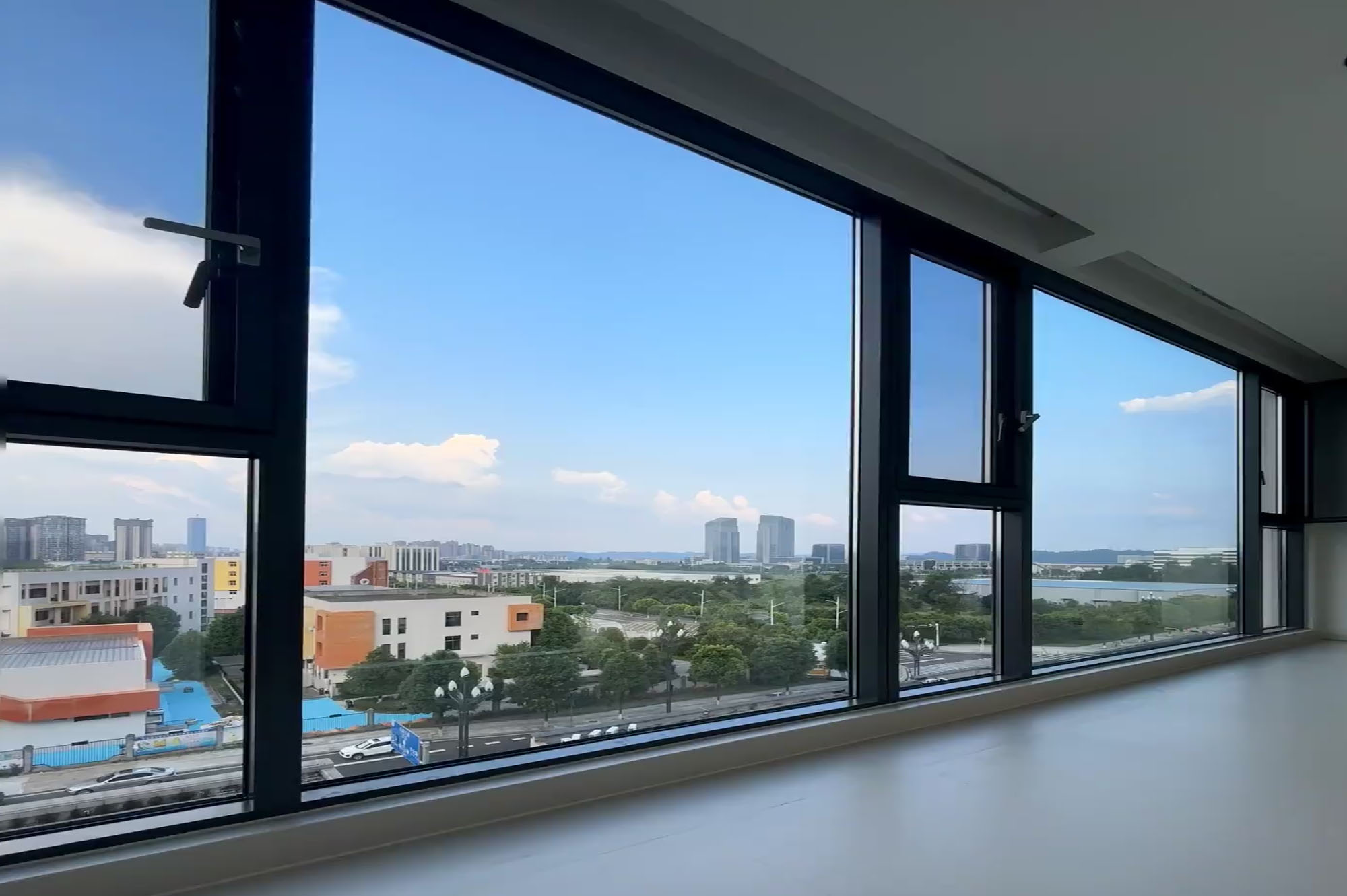 Energy-efficient insulated glass units for curtain wall systems